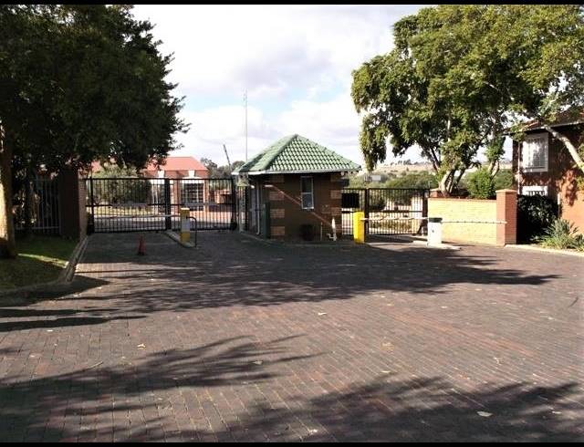 1 BEDROOM APARTMENT TO LET IN HALFWAY GARDENS